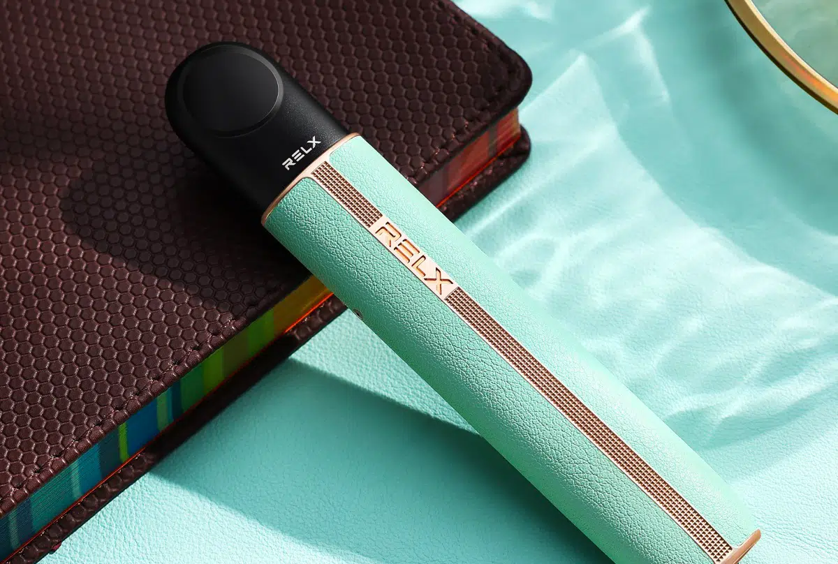 RELX Artisan Vape: Enhancing Safety with the Child-Lock Feature 1 relx artisan 2